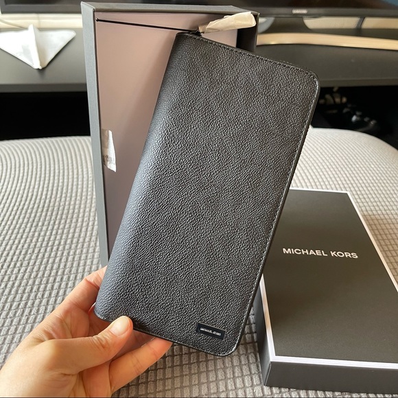 Michael Kors Jet Set Mens Tech Zip Around Wallet - Picture 2 of 7